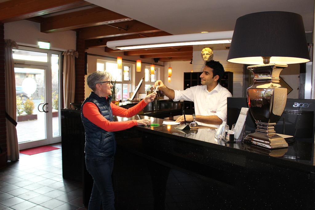 Hotel Alexander Koln Фрехен Екстериор снимка