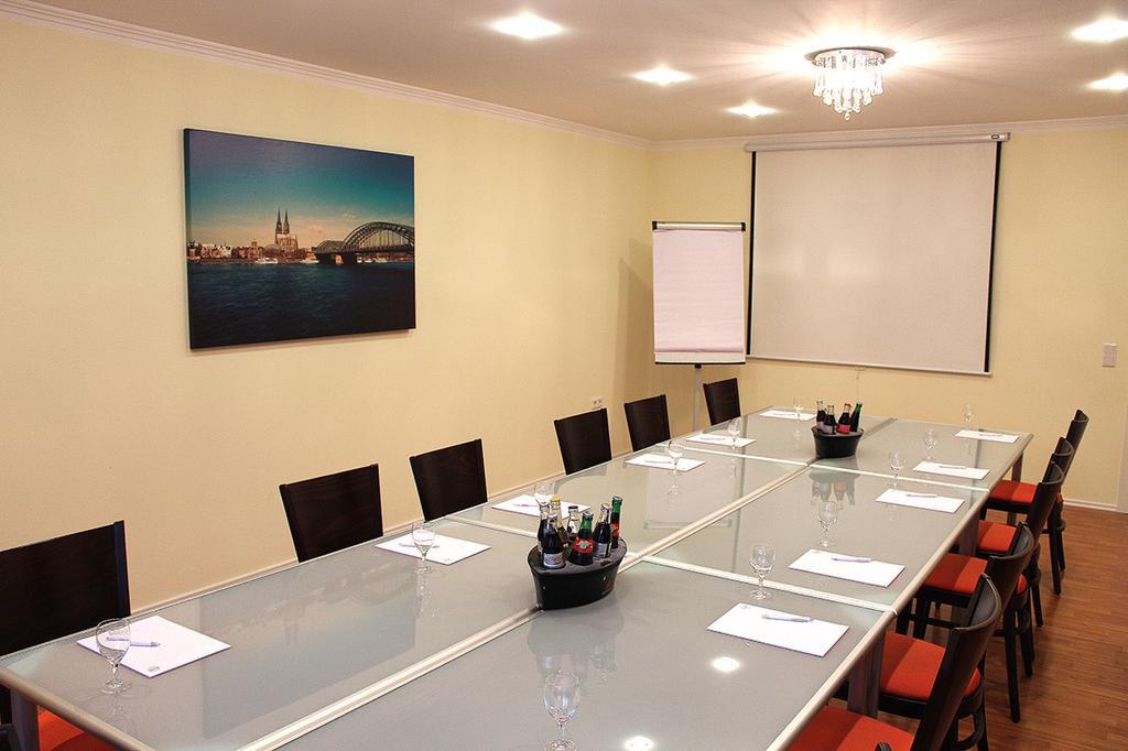 Hotel Alexander Koln Фрехен Екстериор снимка