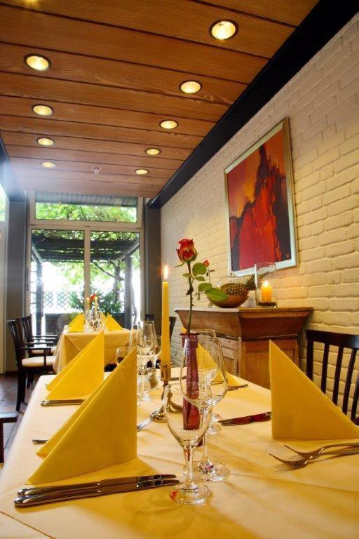Hotel Alexander Koln Фрехен Екстериор снимка